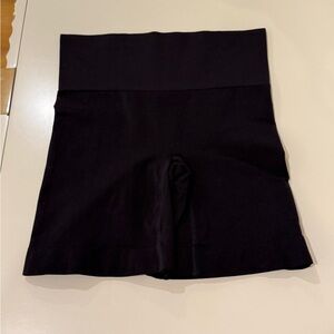 SPANXsmooth™ Fit-To-You Mid Thigh Short (S) NWOT